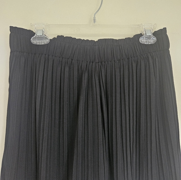Loft Black High Rise Pleated Shorts - Picture 5 of 9
